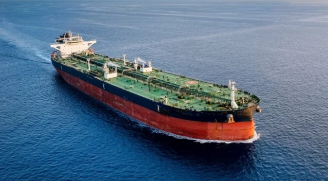 Лоши новини за руския сенчест флот: Лондон се готви да конфискува петролните танкери