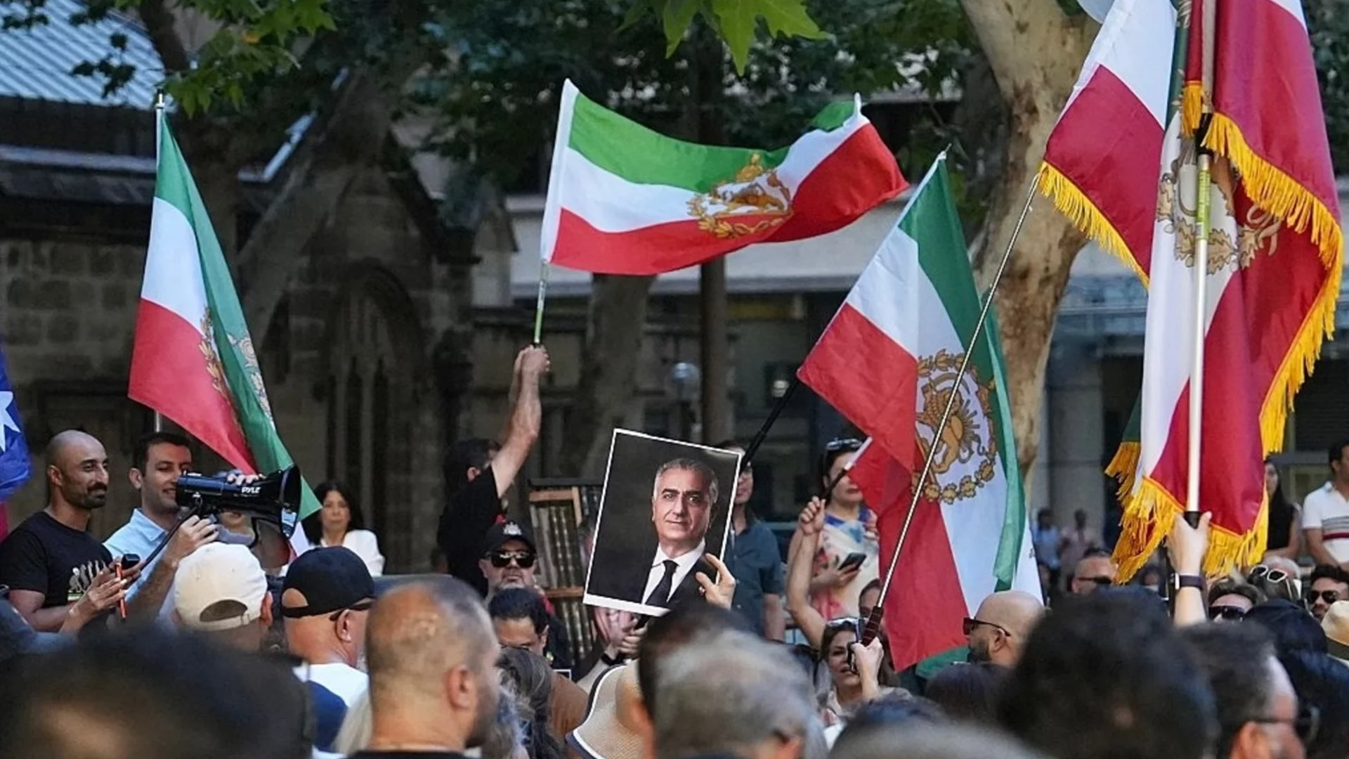 Иран започва да представя протестите като следваща фаза във войната с Израел и САЩ (ВИДЕО)