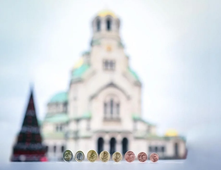 Дяволи, баклава и три бидона евро