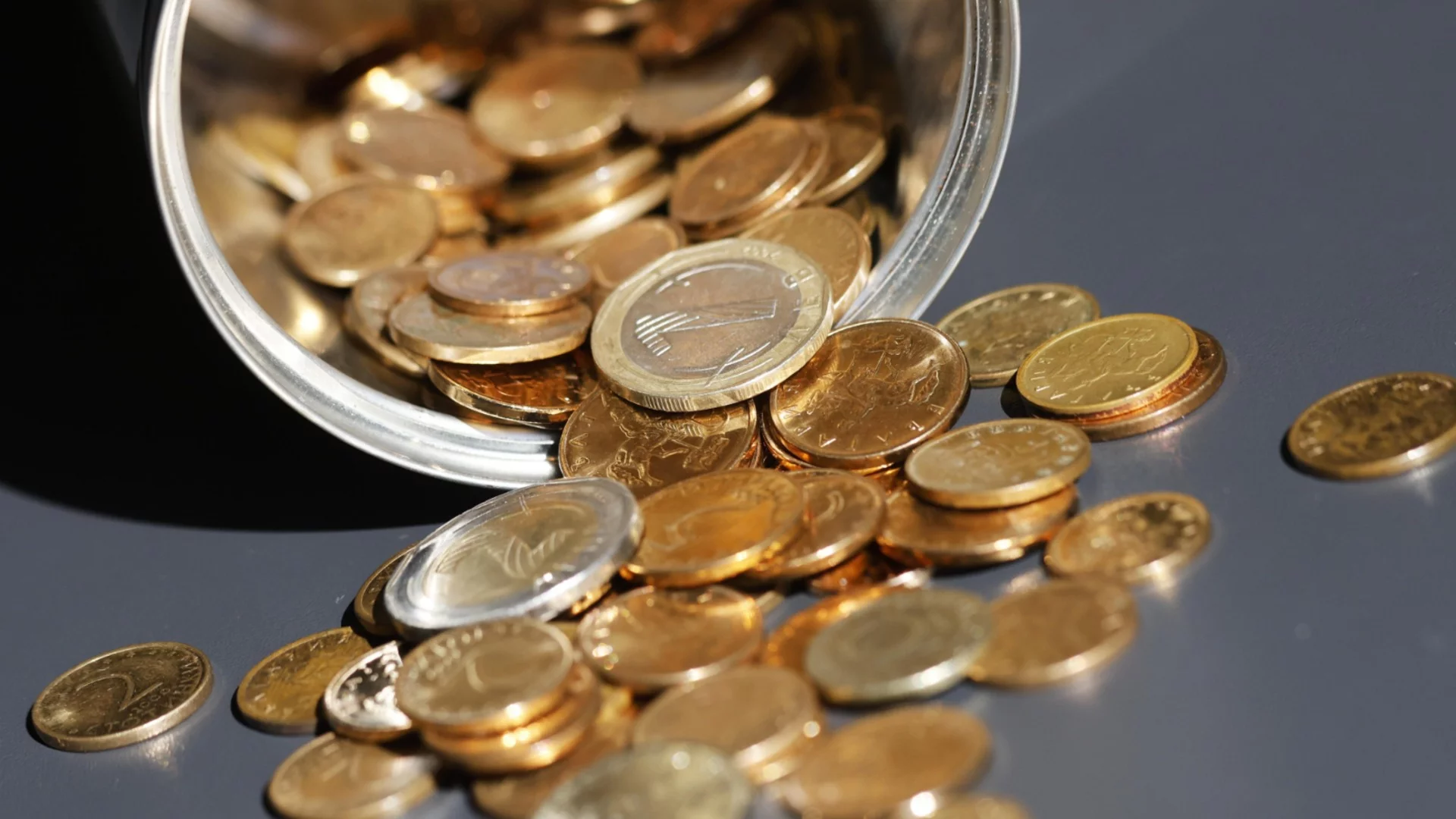 Красив начин да изпратим лева: Имате жълти стотинки? Дарете ги за топъл обяд на деца