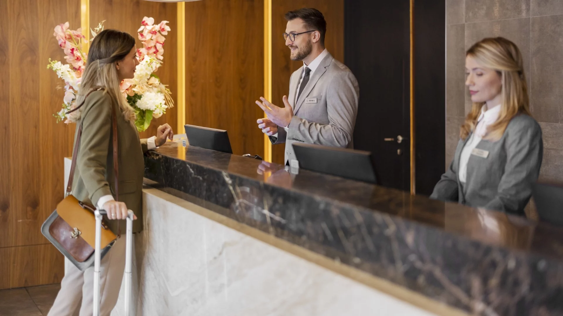 Хотелите без проблеми с еврото и с ръст на цените: Искат да наемат българи, но няма желаещи