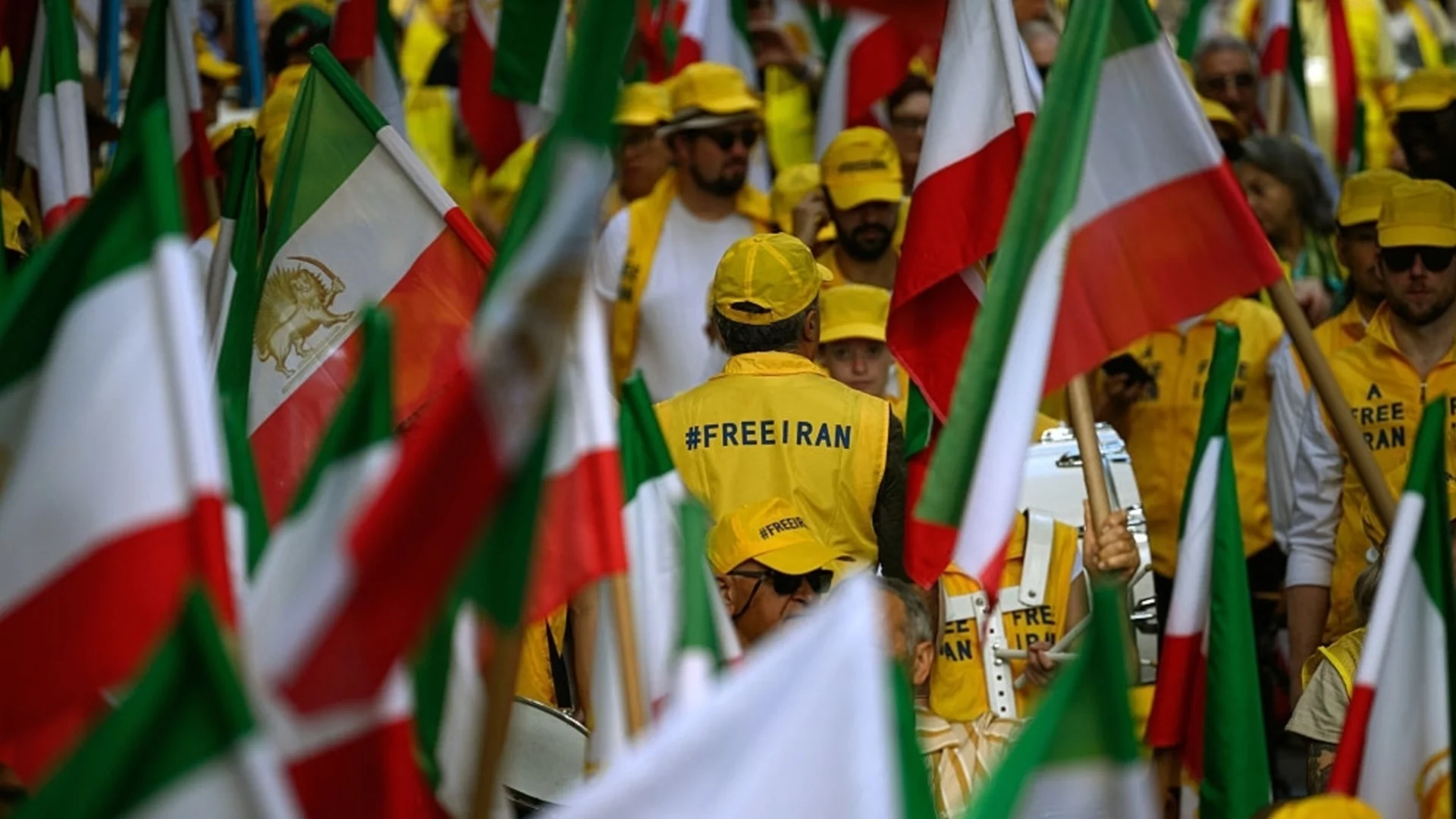 "До часове може да има промяна на режима в Иран": Константин Вълков с прогноза