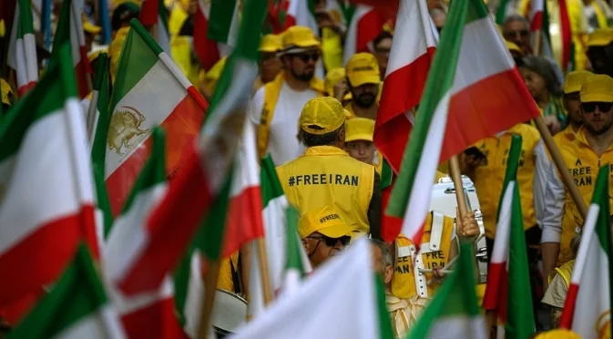 "До часове може да има промяна на режима в Иран": Константин Вълков с прогноза