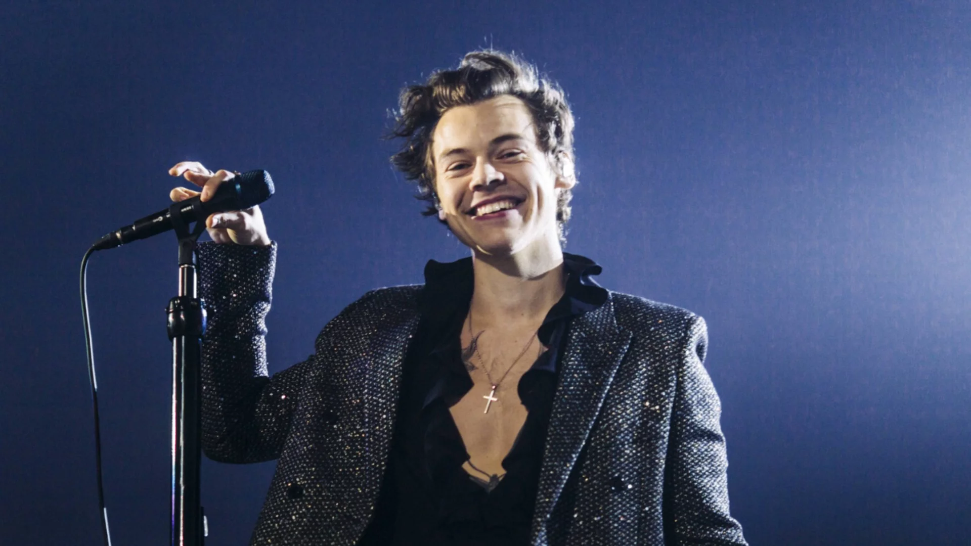 Загадъчни плакати на Хари Стайлс оставиха феновете в недоумение (СНИМКИ)