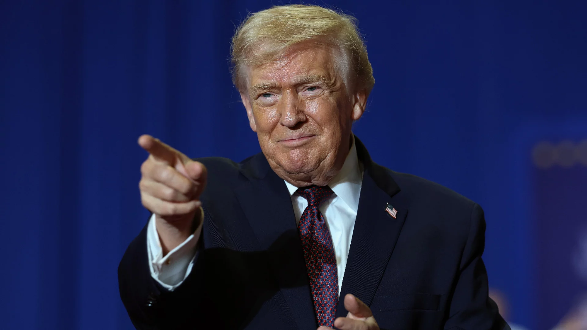 Обещание за по 2000 долара на калпак: Тръмп се понаправи на ударен (АУДИО)