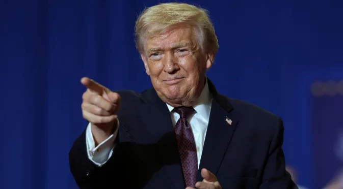 Обещание за по 2000 долара на калпак: Тръмп се понаправи на ударен (АУДИО)