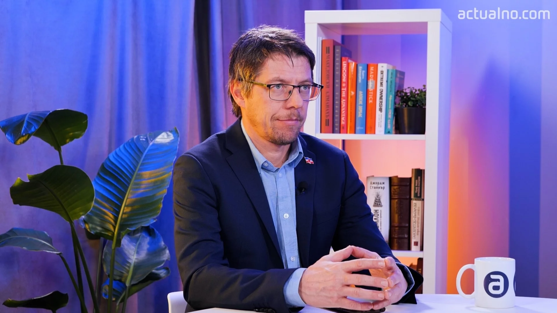 "Ала-бала" с машините, принтери и тъмни стаи: Стоил Цицелков за неизвестните на изборите (ВИДЕО)