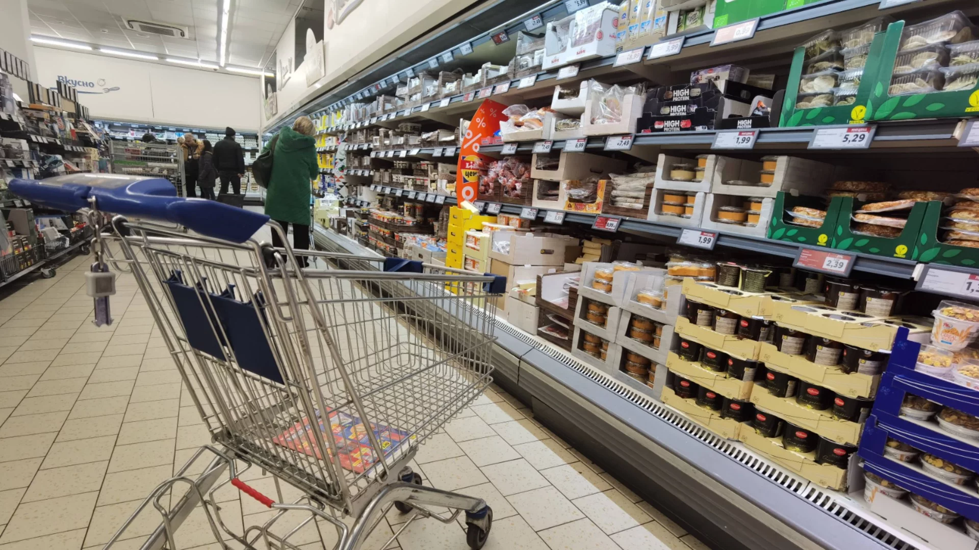 Удар по свободния пазар, картели, работа на загуба, фалити: Търговците срещу закона за максималната надценка