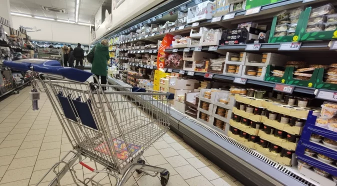 Удар по свободния пазар, картели, работа на загуба, фалити: Търговците срещу закона за максималната надценка