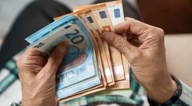 Почти 50% от левовете са извадени от обращение, обмяна лев-евро в банките се уеднаквява