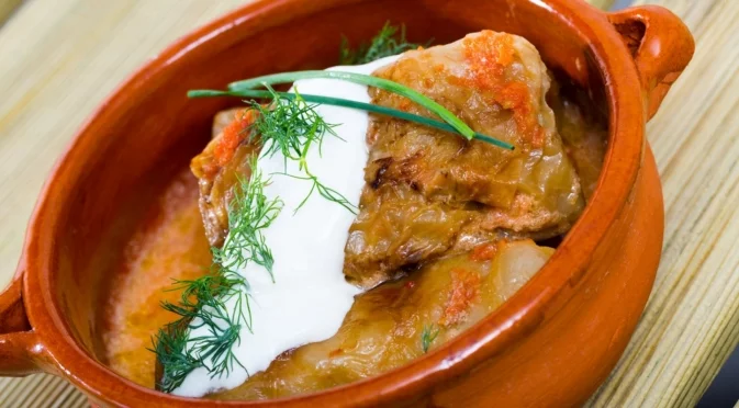 Мини сарми: техника за стегнато и красиво навиване