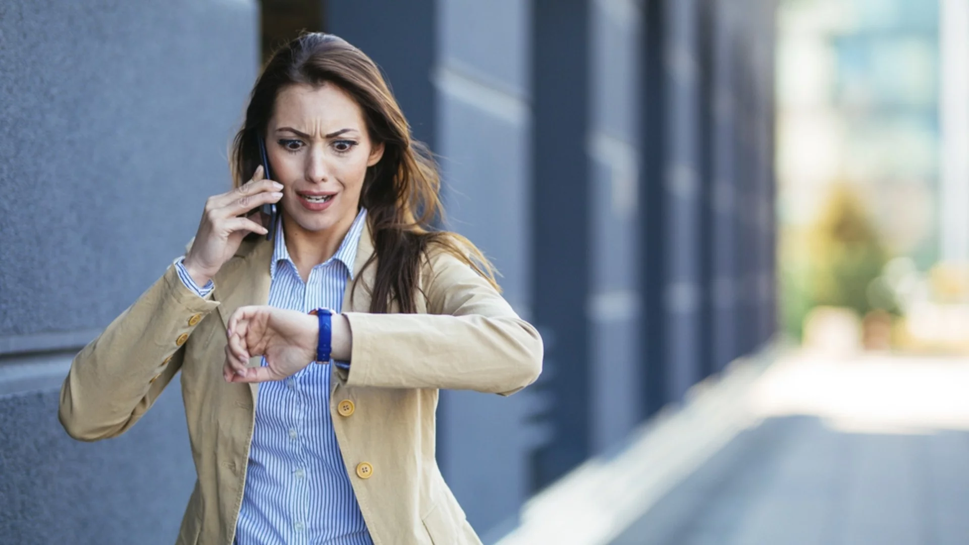 Утре Рак, Водолей + още 2 зодии хем ще бързат, хем ще закъсняват навсякъде