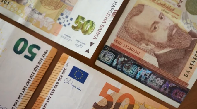 Асоциацията на банките: Такси за обмяна на левове не се събират, няма разлика между клиент и неклиент