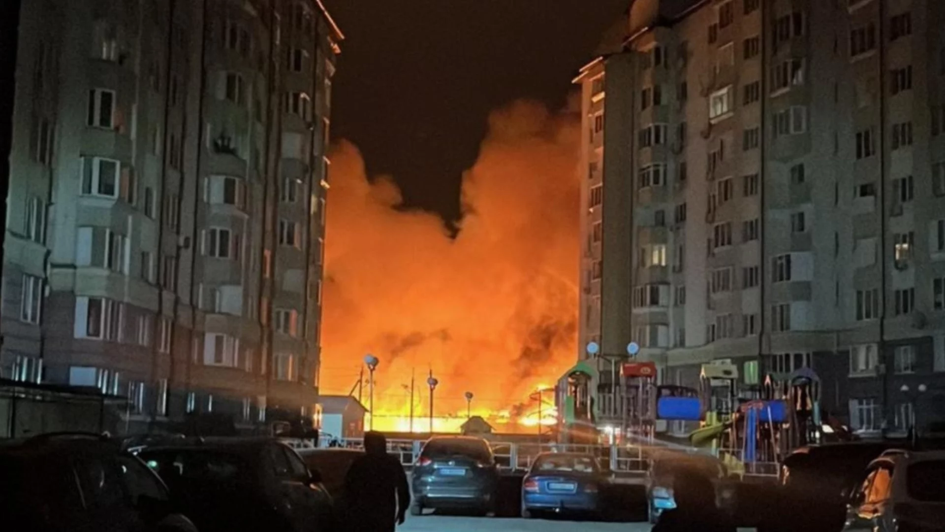 За да спре тока на Украйна: Масиран руски обстрел с балистични ракети, руски завод за дронове гори (ВИДЕО)