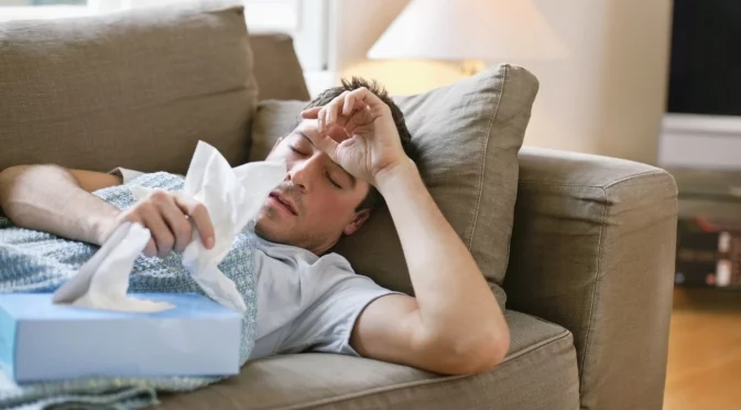 Студеното време не ни разболява, но ни прави "по-подходящи" за настинките