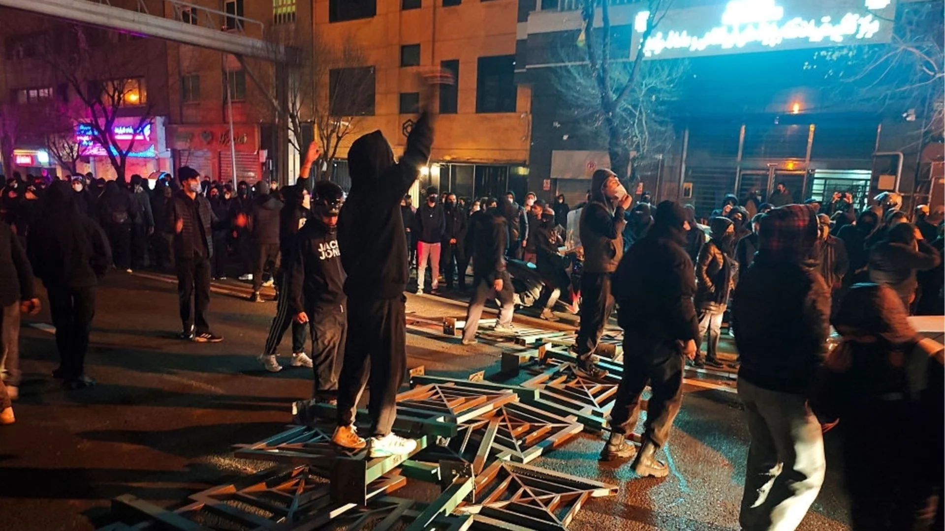 Тръмп към иранците: "Превземете институциите! Помощта идва" (ВИДЕО)