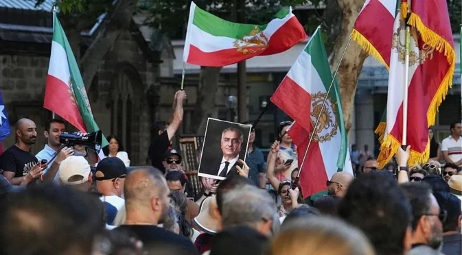 На фона на протести и жертви: Иран е "отворен към дипломация" със САЩ (ВИДЕО)