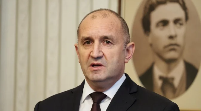 Скача ли Радев на нож на предсрочните избори: Анализ на социолози 