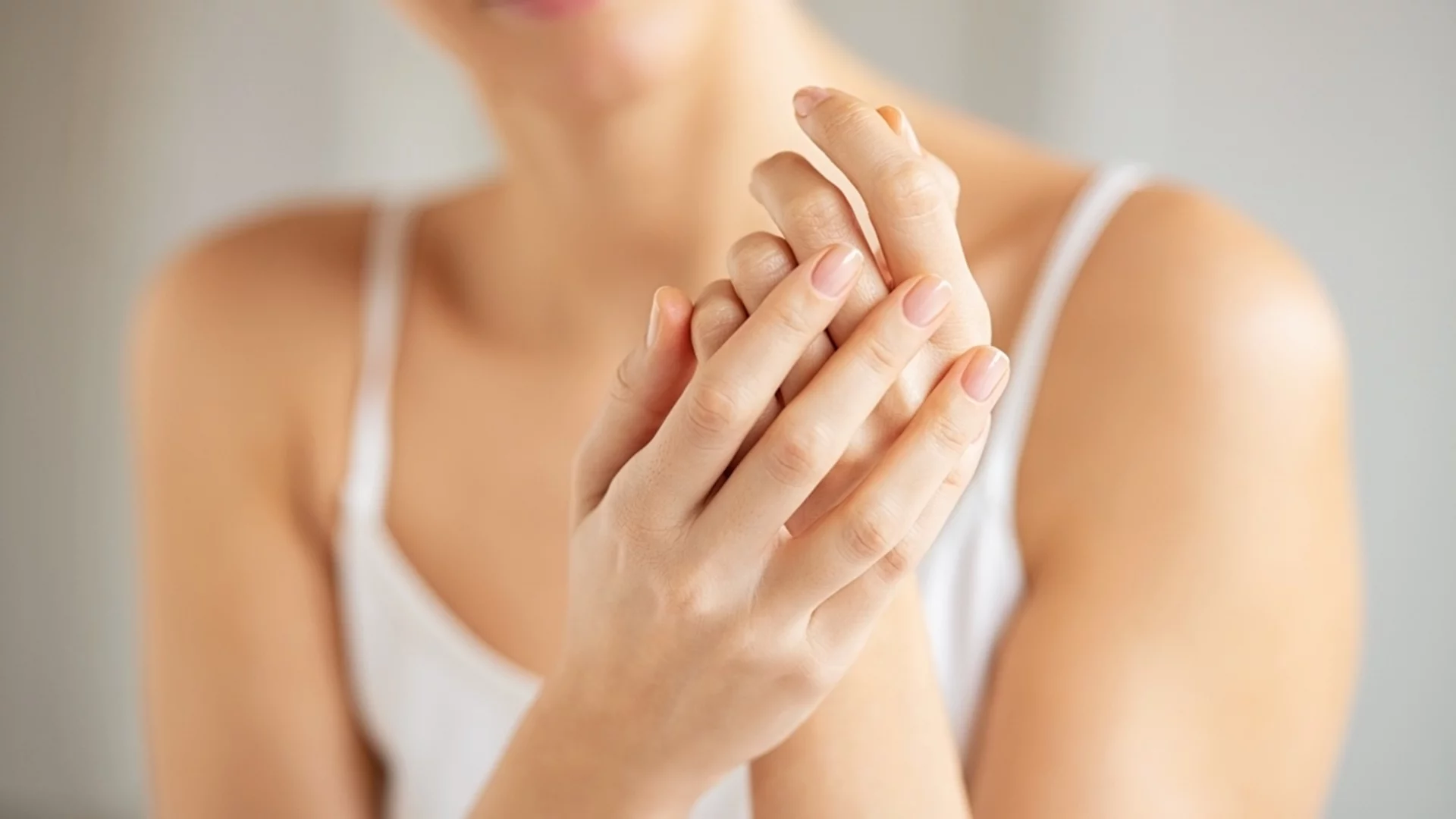 Как да предпазим кожата на ръцете през студените дни