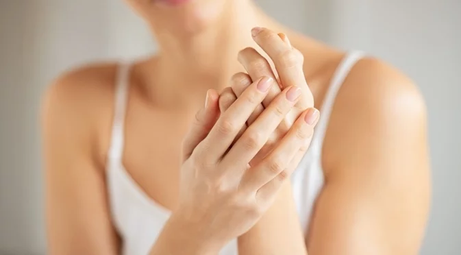 Как да предпазим кожата на ръцете през студените дни