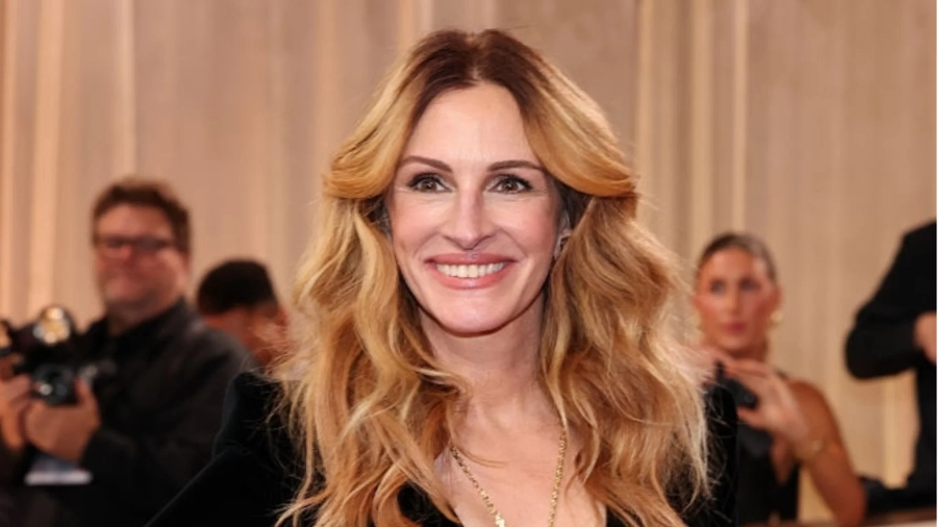 Няма да повярвате как изглежда Джулия Робъртс преди наградите "Златен глобус" (СНИМКА)