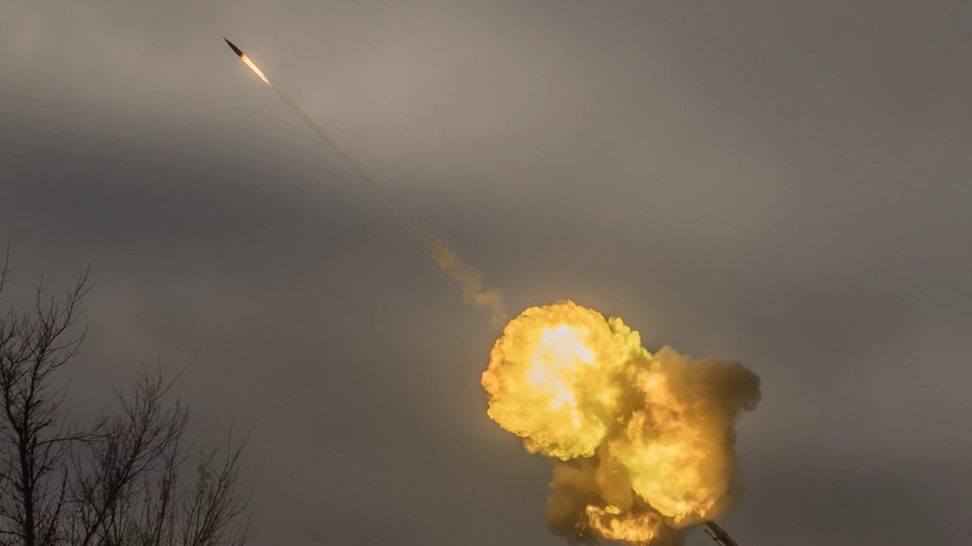 Високоточните руски оръжия: Едно става все по-неефективно, друго – все по-опасно заради Мъск