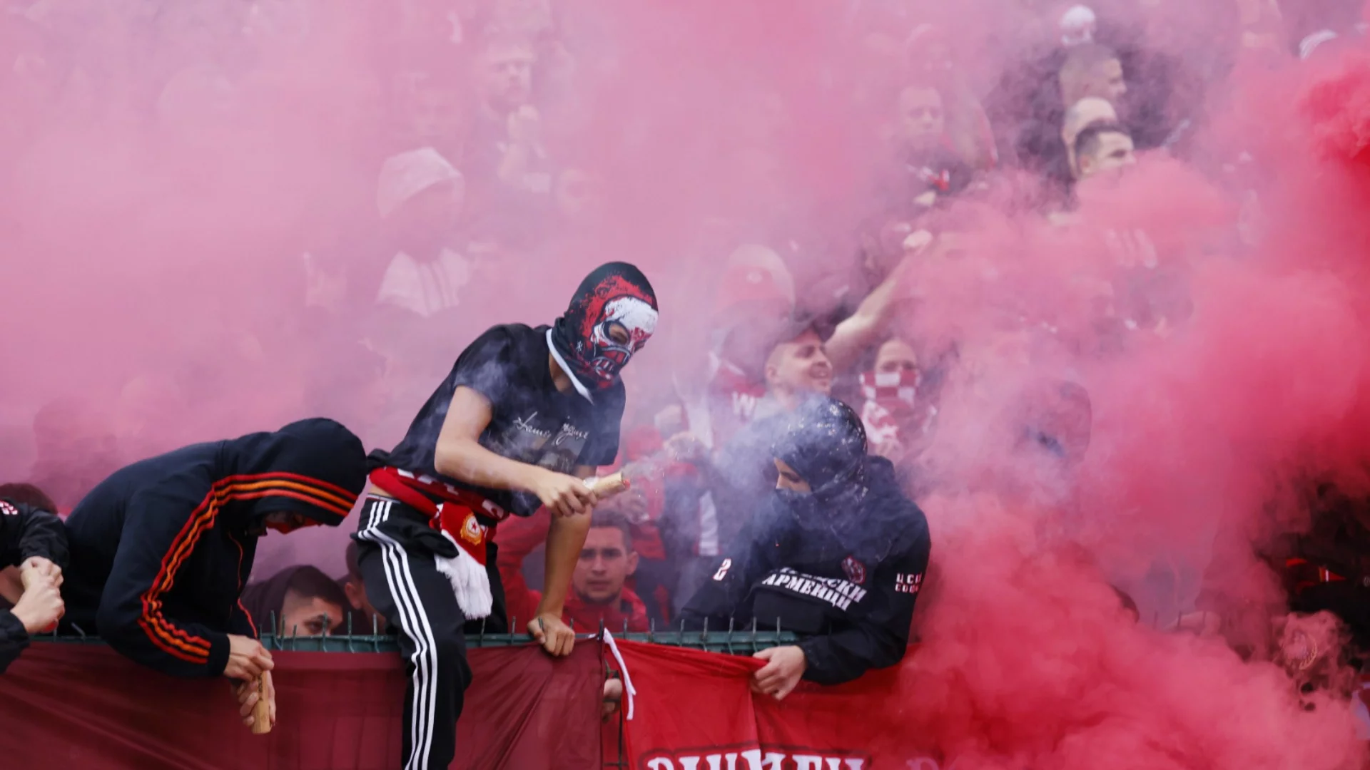 Халф на ЦСКА разказа в детайли как фенове на „армейците“ изгониха Душан Керкез от клуба