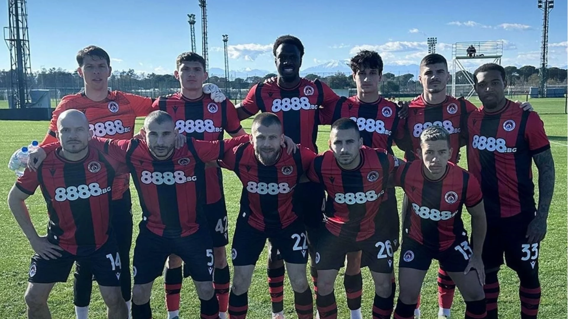 Локо София загуби в дебюта на бившия футболист на Ливърпул, Добруджа победи Черно море