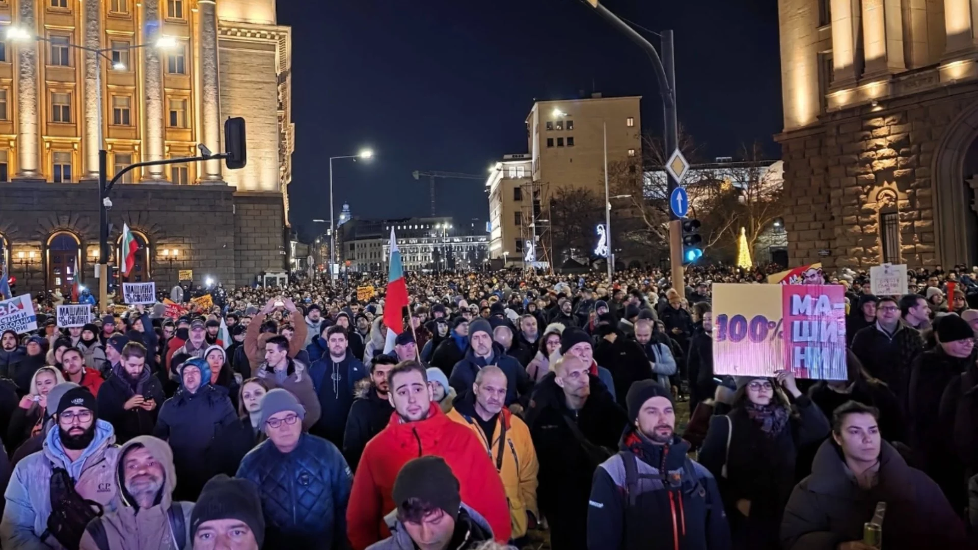 "Няма да им позволим да освинят изборите!": Започна протестът за 100% машинен вот (ВИДЕО)
