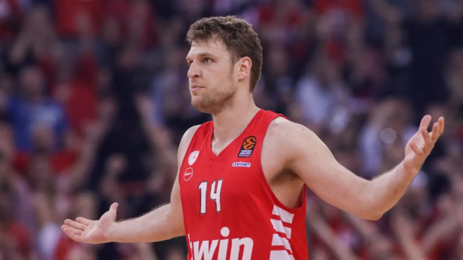 Фантастичен Везенков изведе Олимпиакос до категорична победа над Партизан в Евролигата