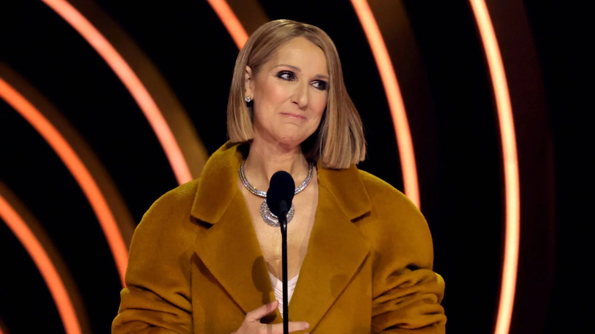 Нещата, които Селин Дион носи в чантата си, ще ви оставят без думи (ВИДЕО)