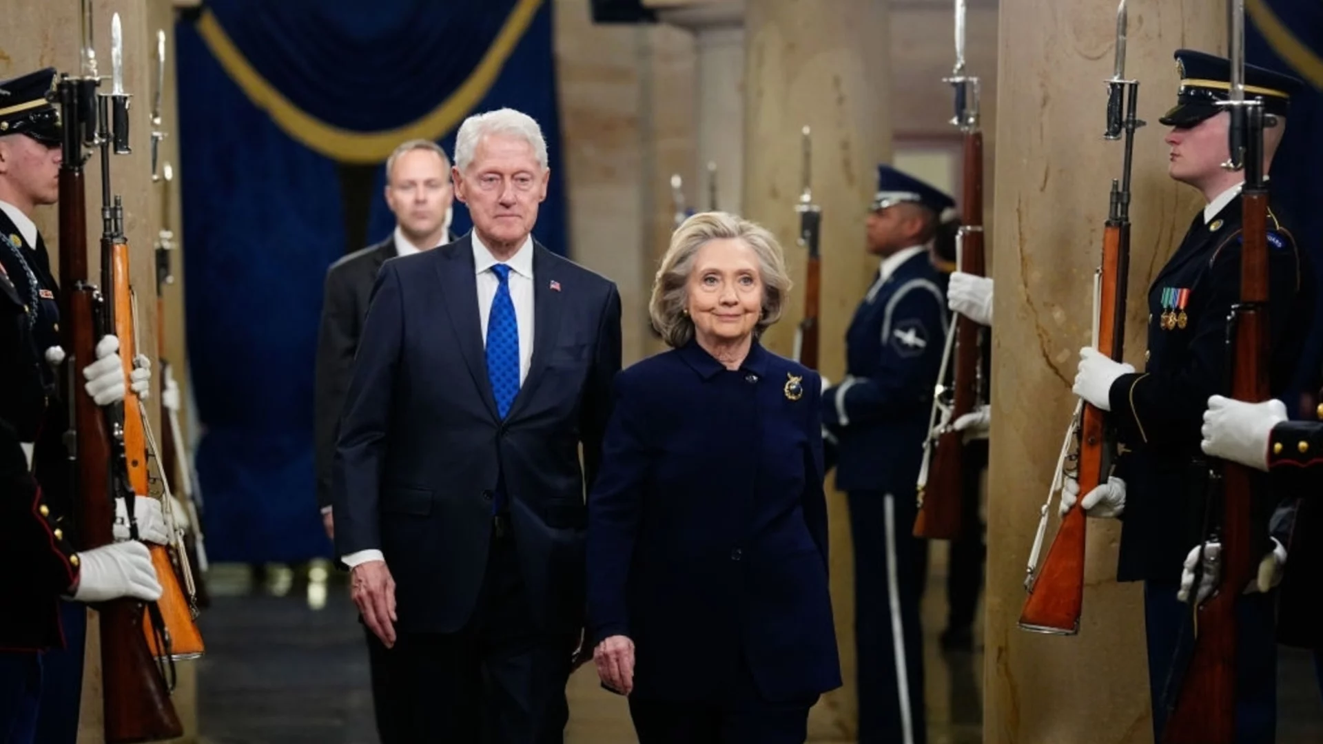 "Призовките са невалидни": Семейство Клинтън не се яви по делото "Епстийн"