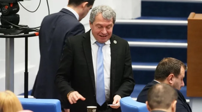 Ново мнозинство в парламента отвори пътя към по-лесни референдуми