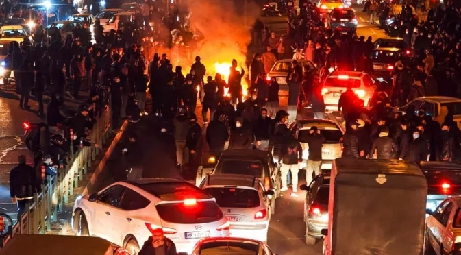 Кюрдите се намесиха в Иран, аятолахът се готви за интервенция на САЩ