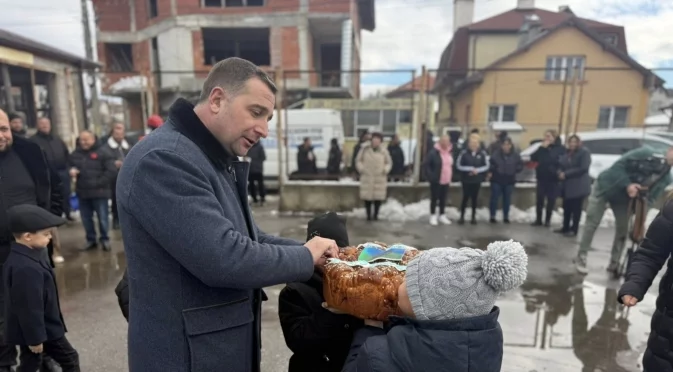 Нова детска площадка зарадва жителите на ромския квартал в Самоков