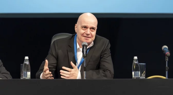 Слави Трифонов се подигра с протеста, не разбирал защо ПП-ДБ протестират