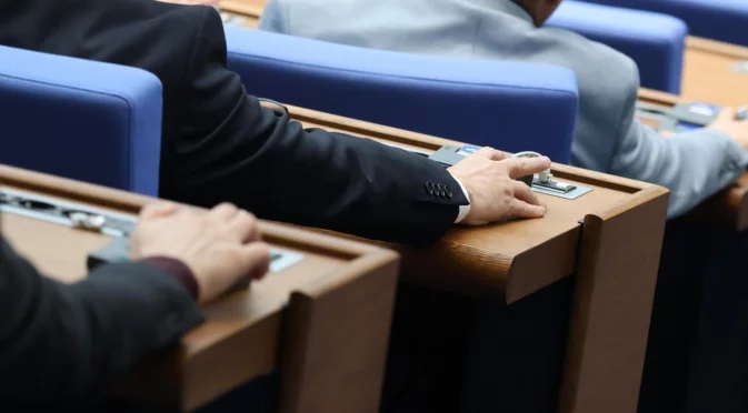 Правна комисия падна: Засега няма да се гледа предложението за изцяло машинен вот