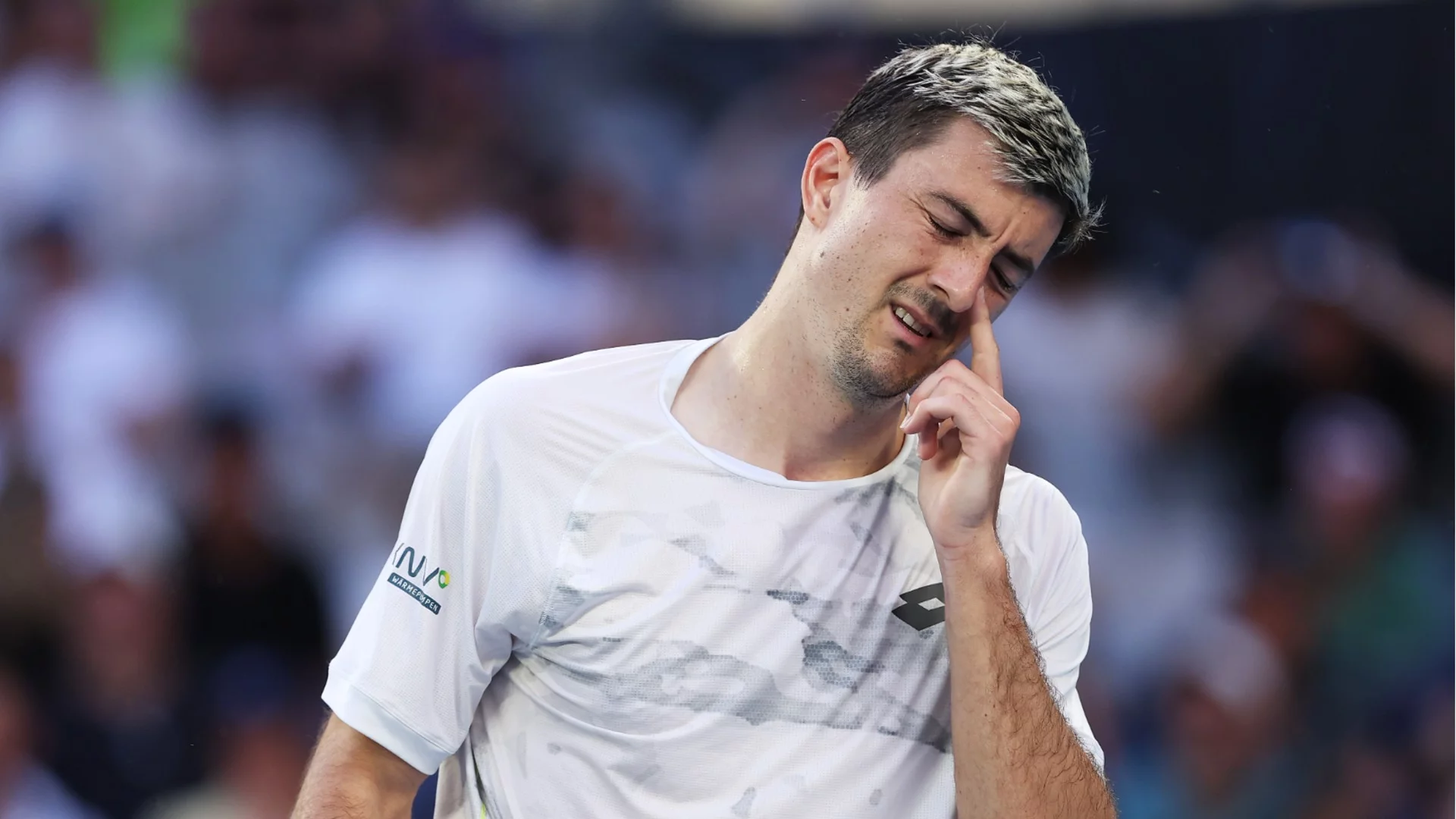 Бивш играч в топ 40 на света забрави правилата на тениса - празнува победа, а последва епичен провал (ВИДЕО)