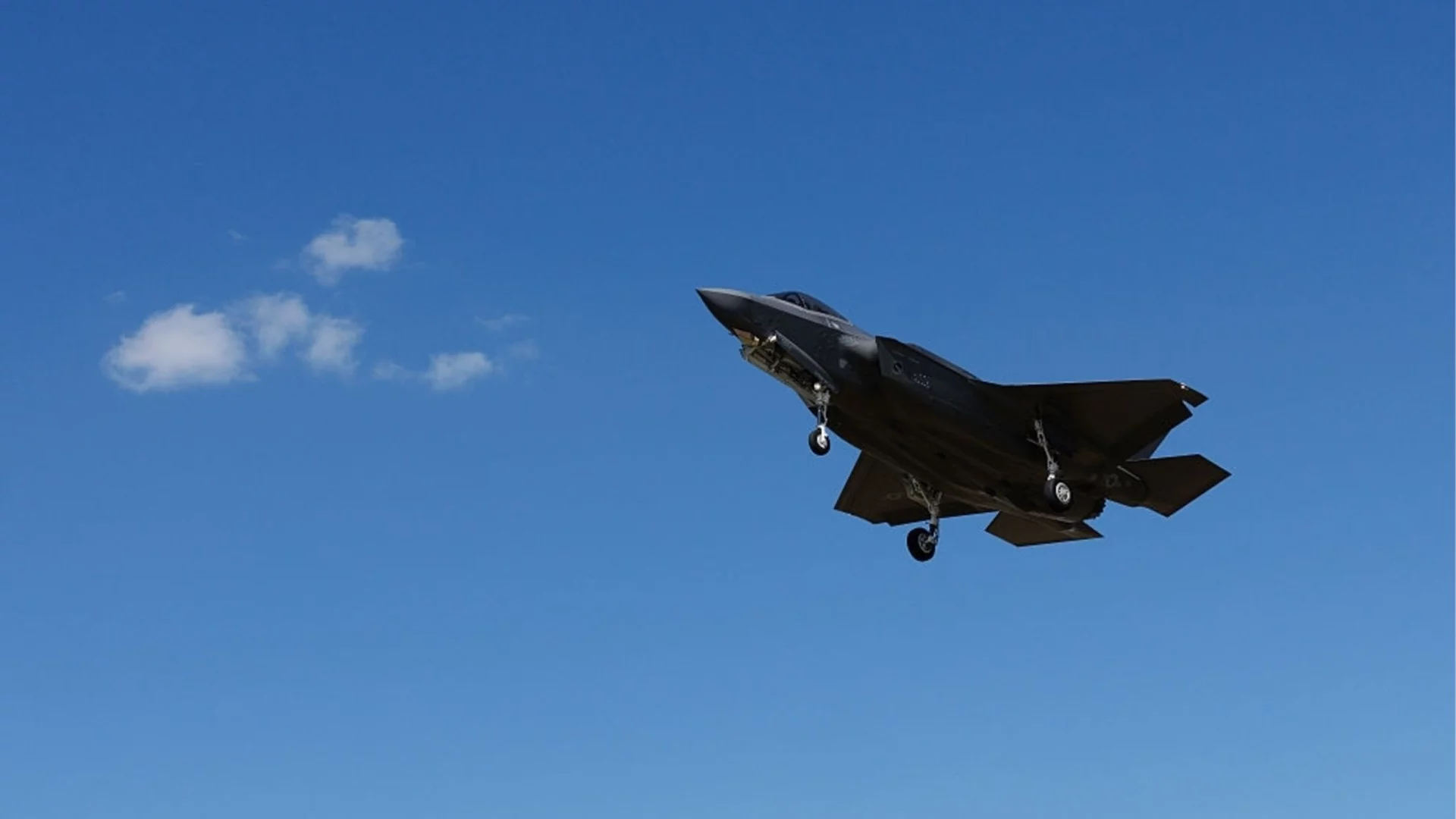 Предстои ли атака: САЩ трупа огнева мощ в Близкия изток, изтегля свои военни от ключова база