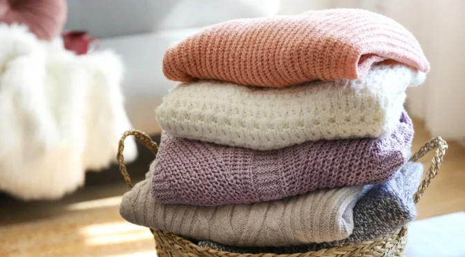 Трик с кърпа за по-бързо сушене на дебели дрехи през зимата