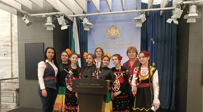 Деца от ромски произход посетиха държавни институции по случай Банго Васил