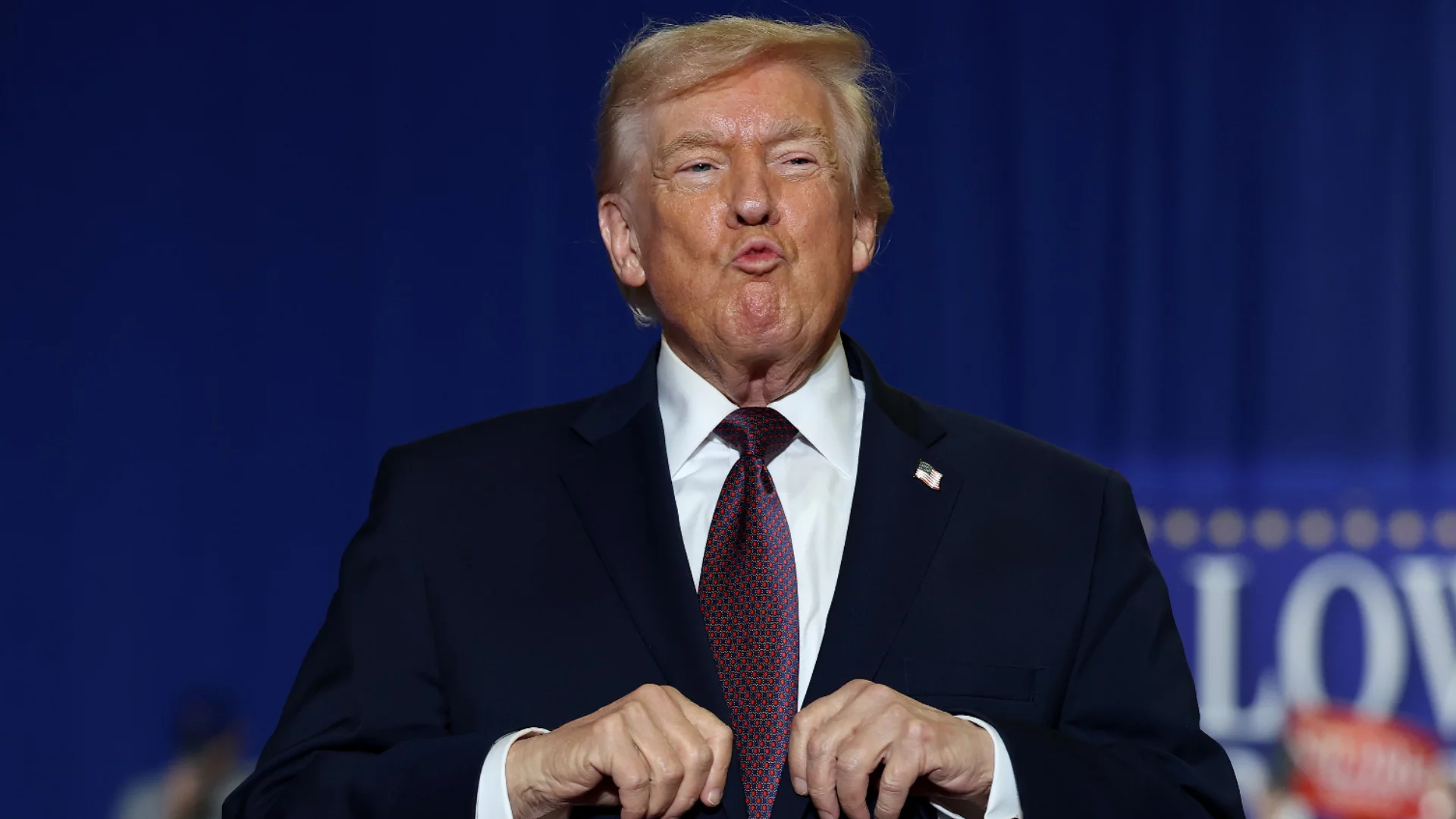 Пак маймунджилъци от Тръмп: Напсува протестиращ, подиграва се на Байдън (ВИДЕО)