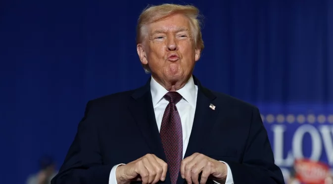 Пак маймунджилъци от Тръмп: Напсува протестиращ, подиграва се на Байдън (ВИДЕО)