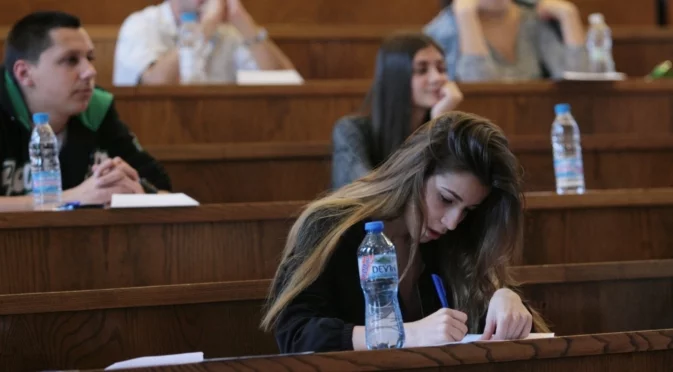 Лихвата по студентските кредити пада. Вижте с колко