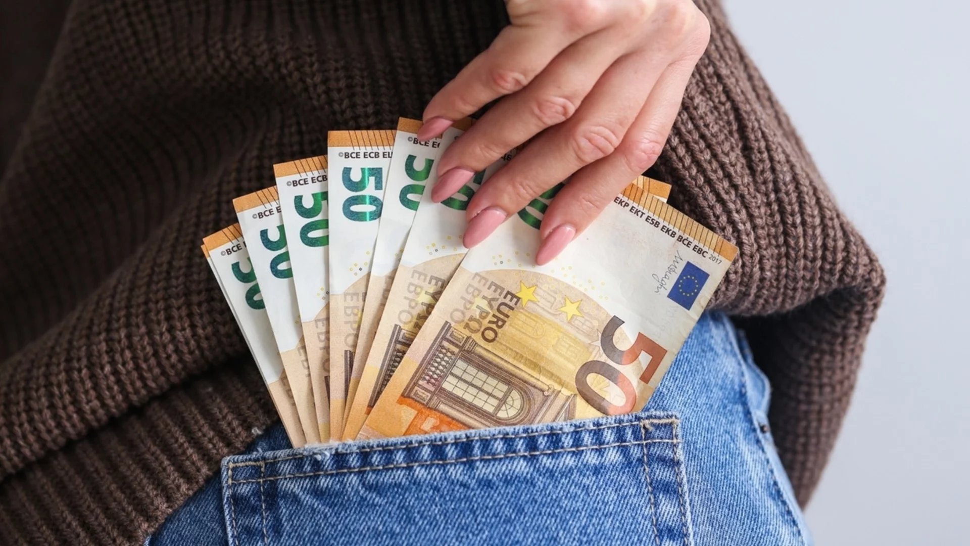 Съмнения за престъпна група, разпространяваща фалшиво евро в Казанлък