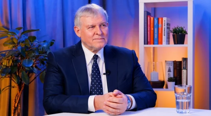 ГЕРБ-СДС си защитава хартиения вот с тези на проф. Михаил Константинов