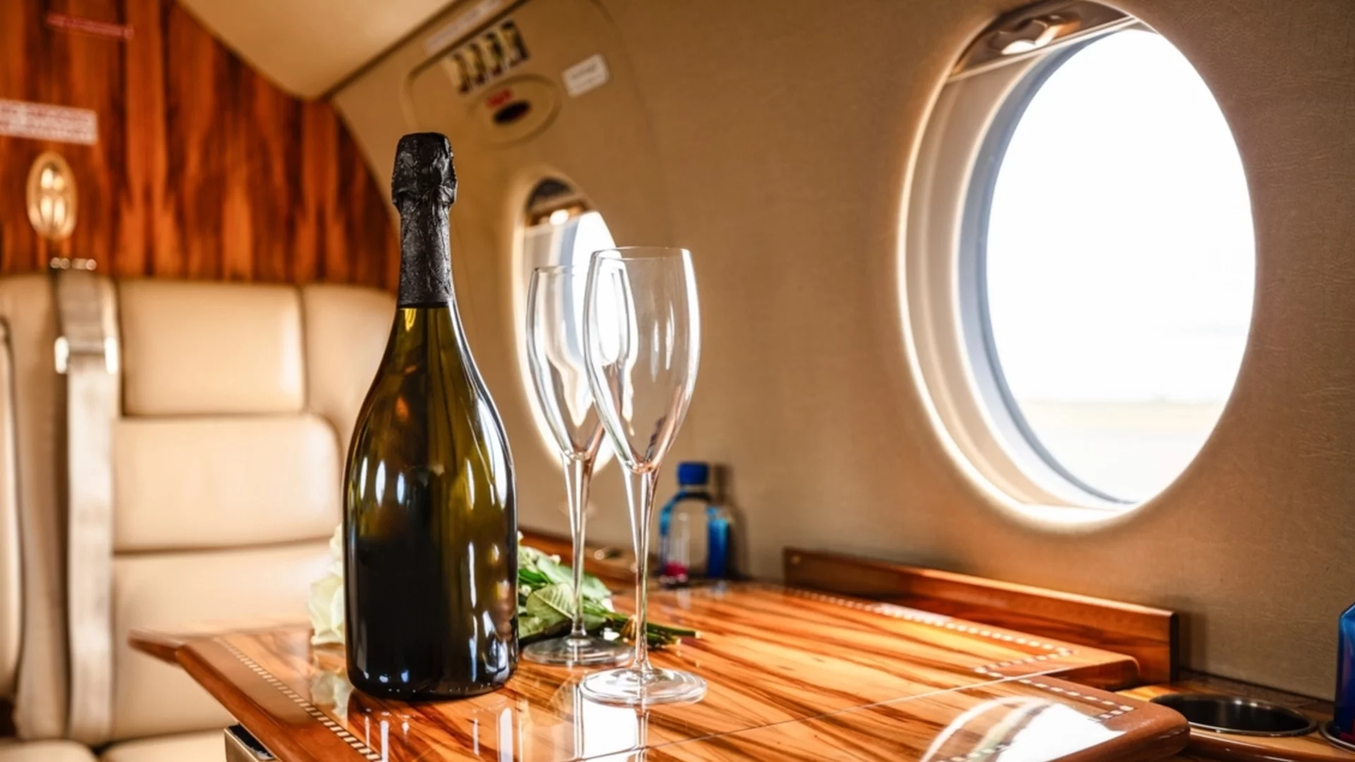 Полетите с частни самолети на богатите съсипват усилията в борбата за климата