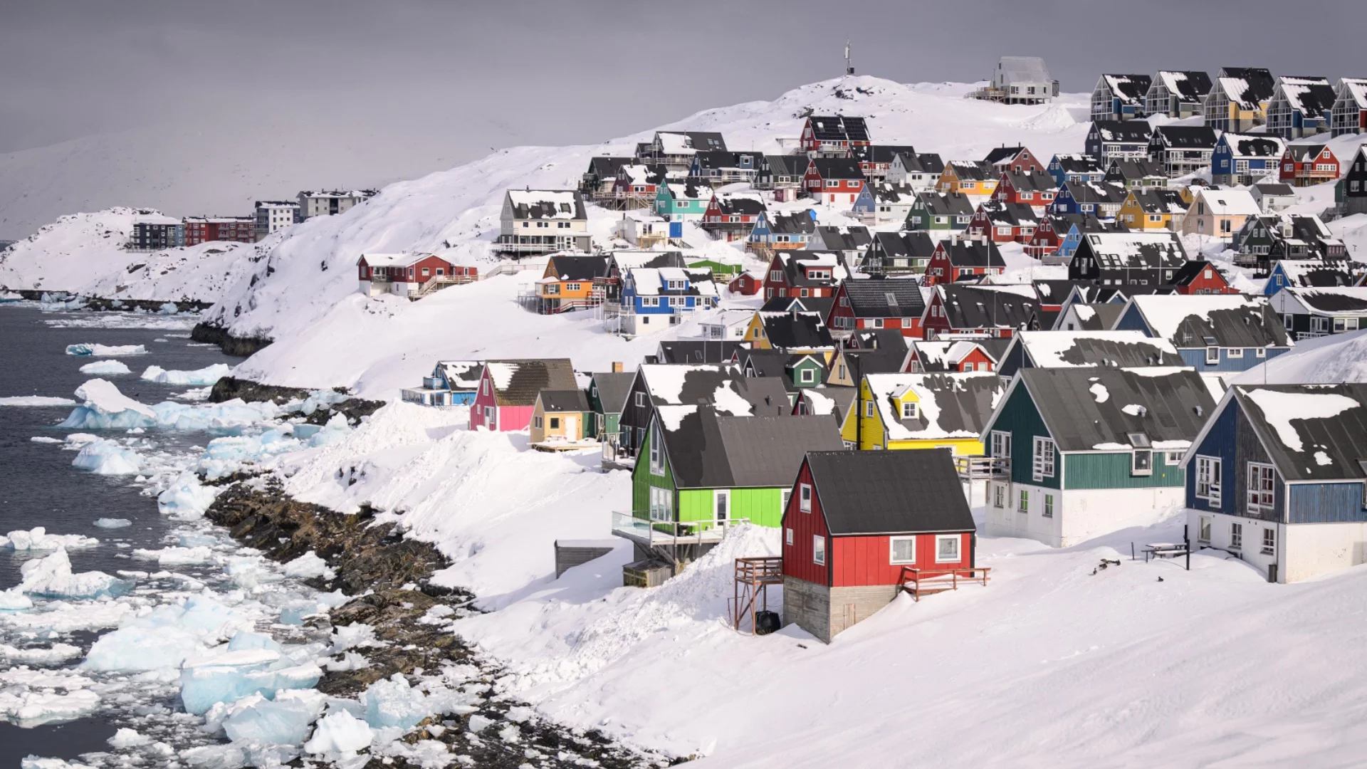 Един войник от Нидерландия, по двама от Норвегия и Финландия ще спират САЩ в Гренландия