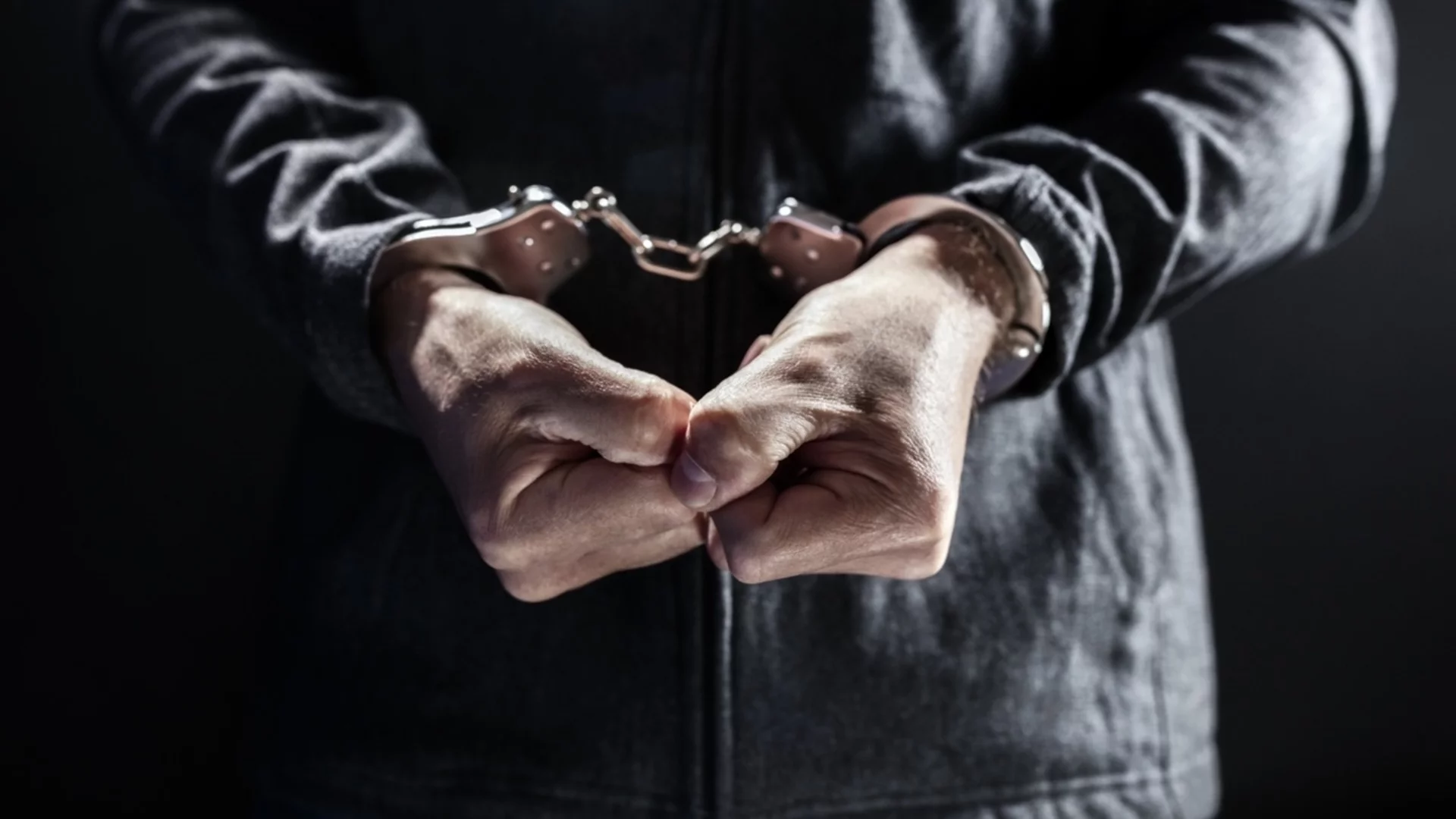 Задържаха известен актьор, обвинен е в сексуално насилие над деца (ВИДЕО)