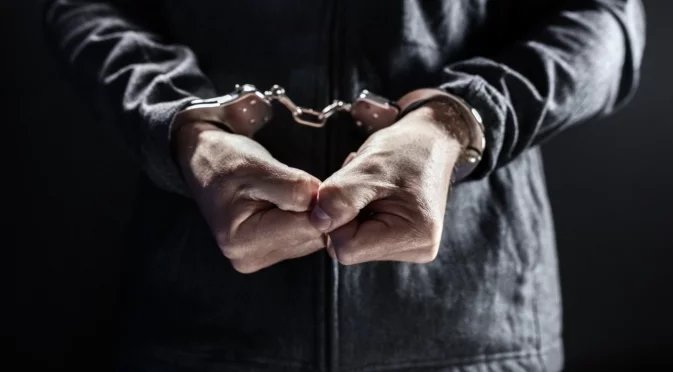 Задържаха известен актьор, обвинен е в сексуално насилие над деца (ВИДЕО)